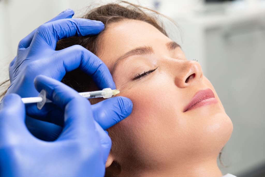 Hyaluronsäure Spritze_Wangen